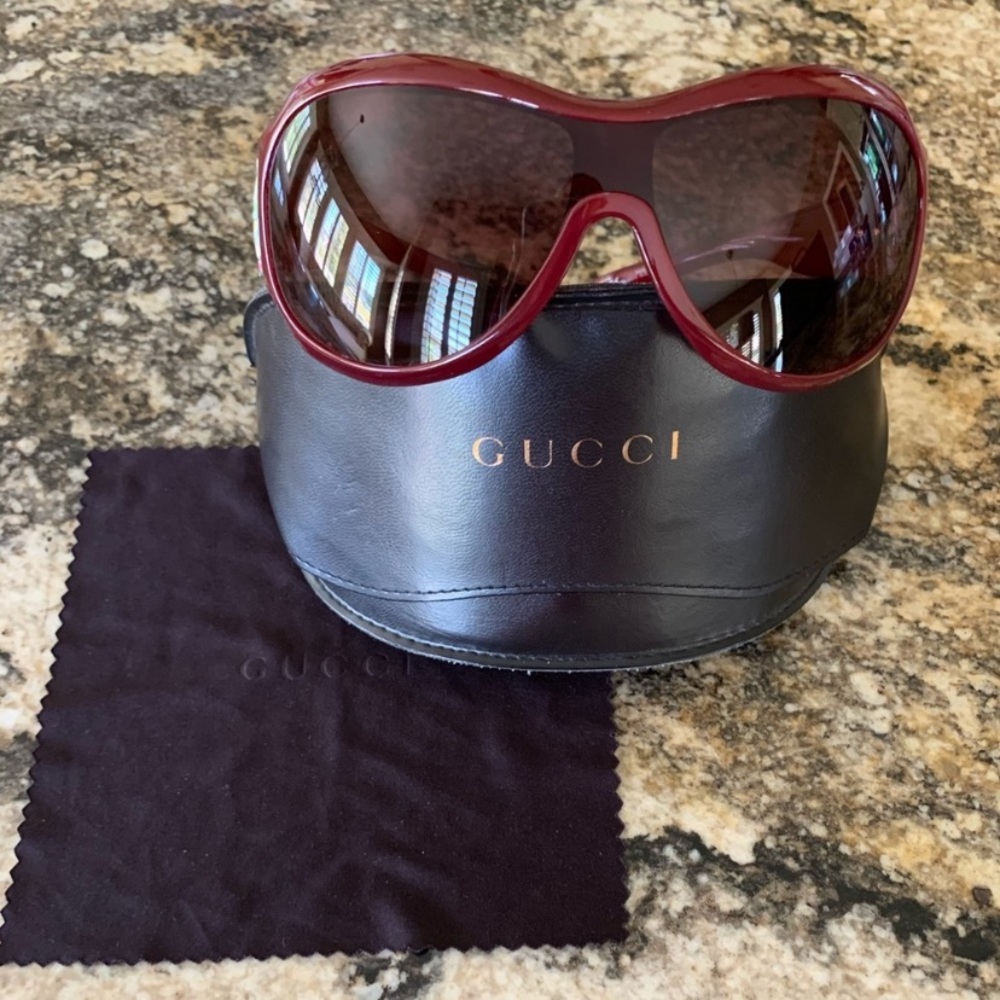 Never worn Gucci Floral Horsebit Subglasses